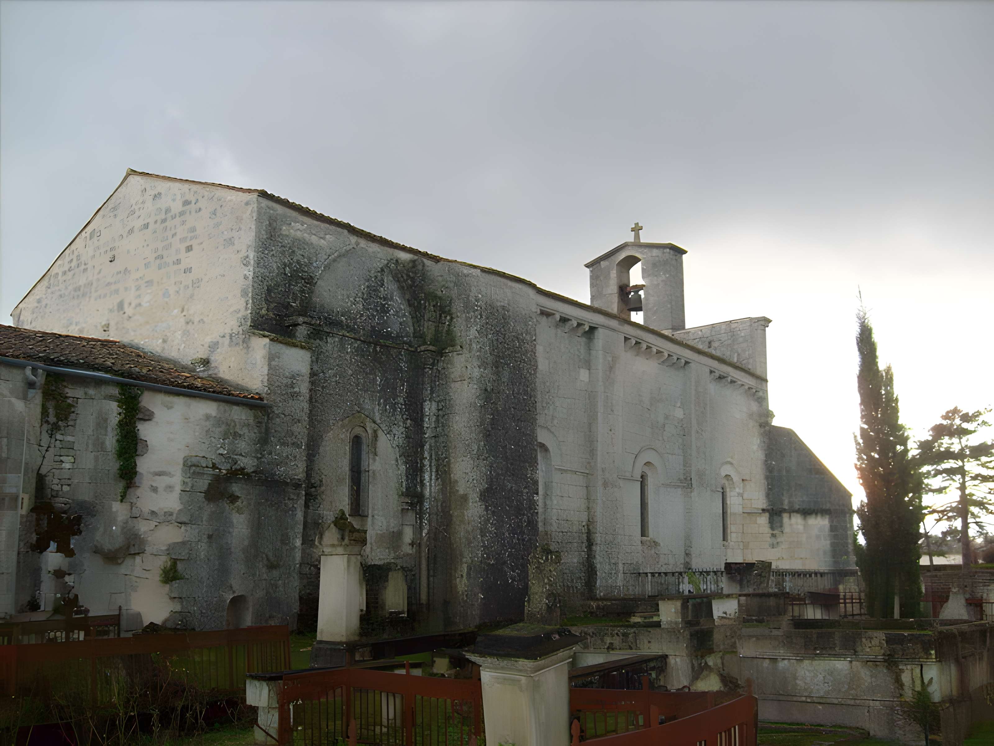 Église Saint-Vivien de Breuillet