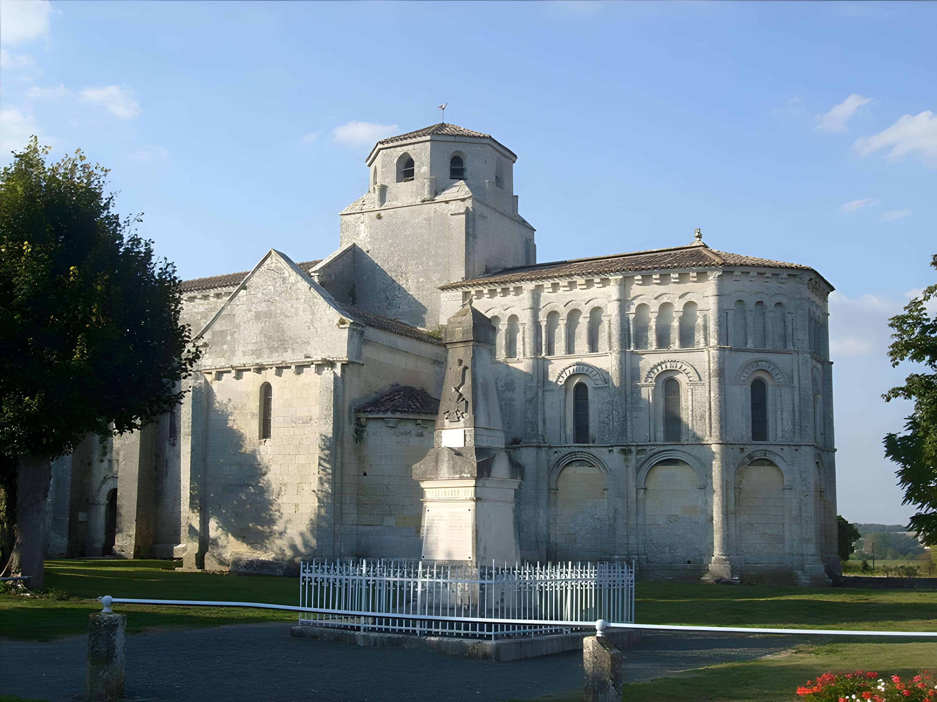 Église Saint-Vivien de Geay 