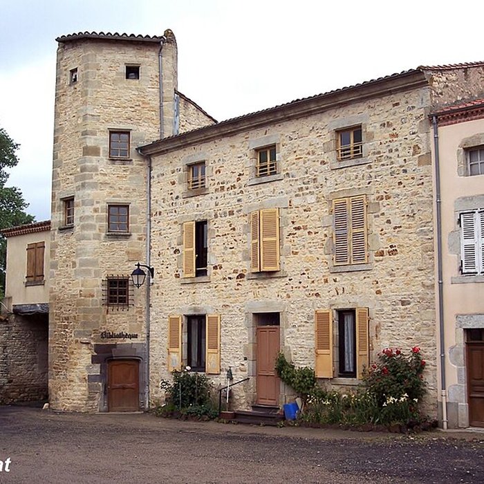 Photo de Maison sise au Nord-Ouest de la place de lEglise