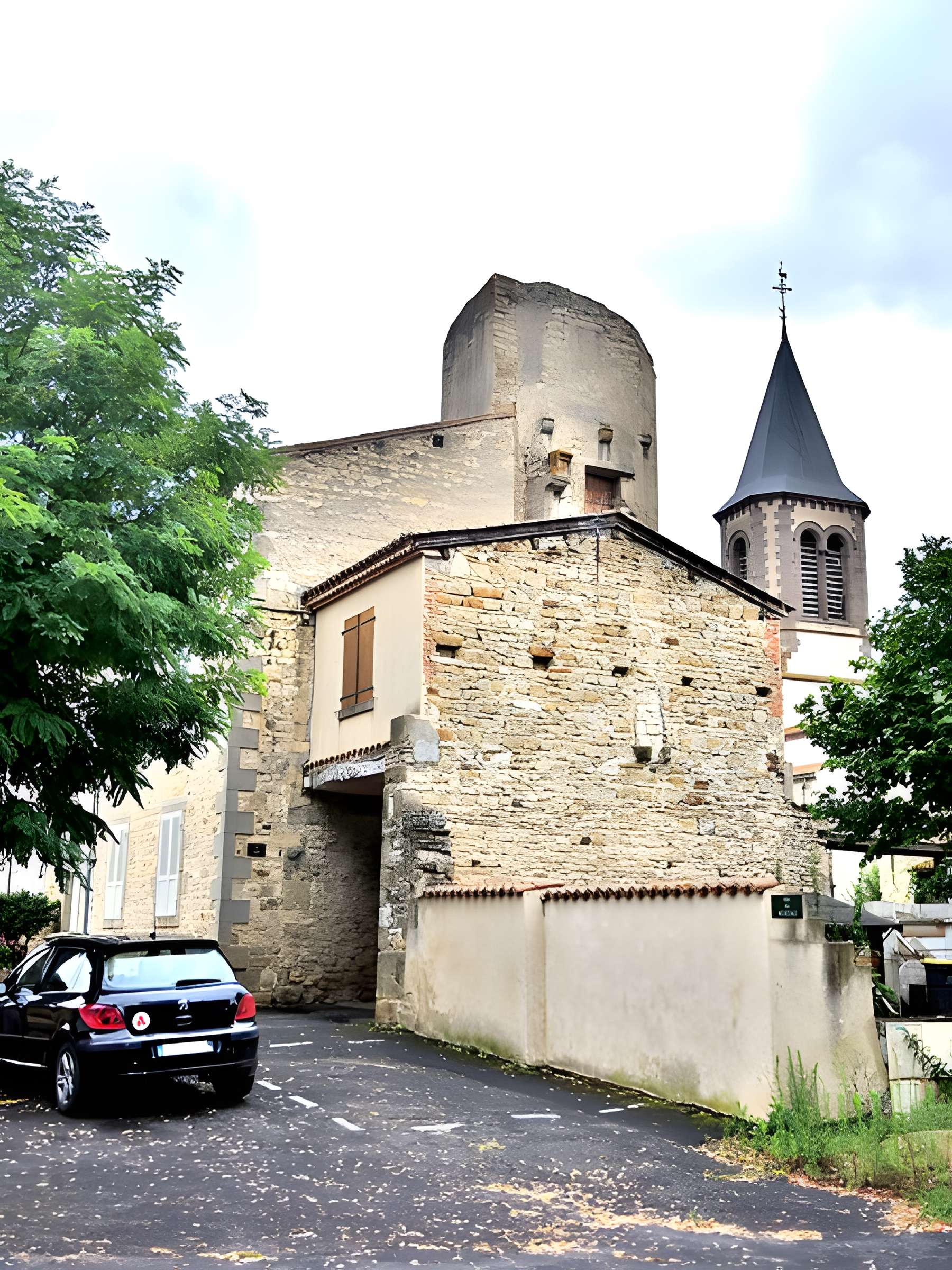 Maison sise au Nord-Ouest de la place de l'Eglise