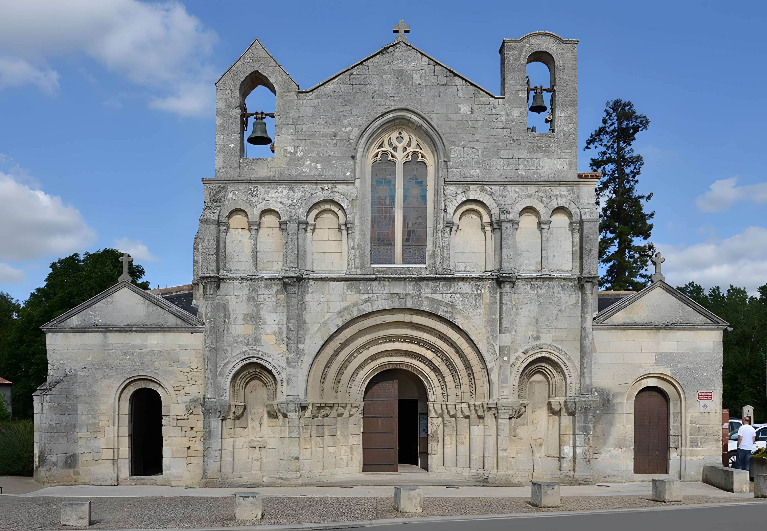 Église Saint-Vivien de Pons