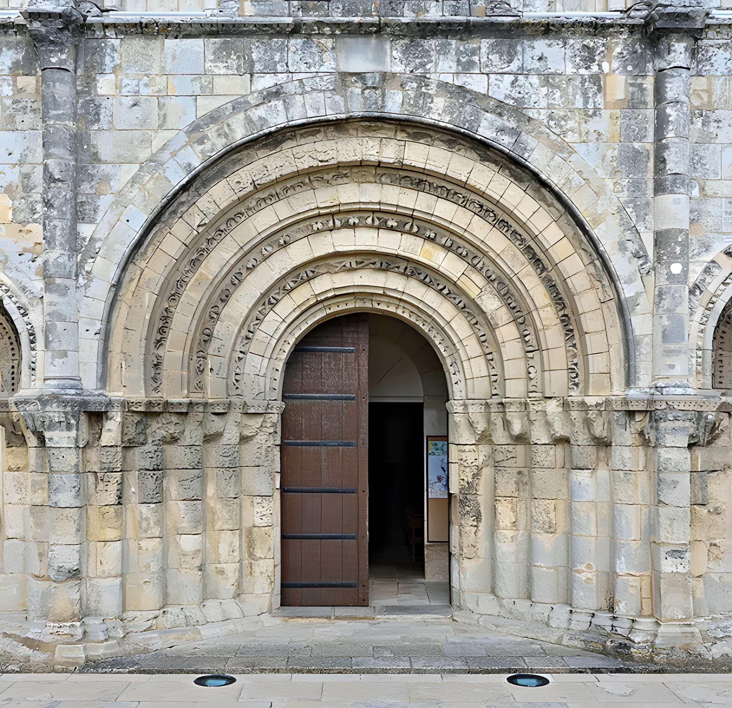 Église Saint-Vivien de Pons