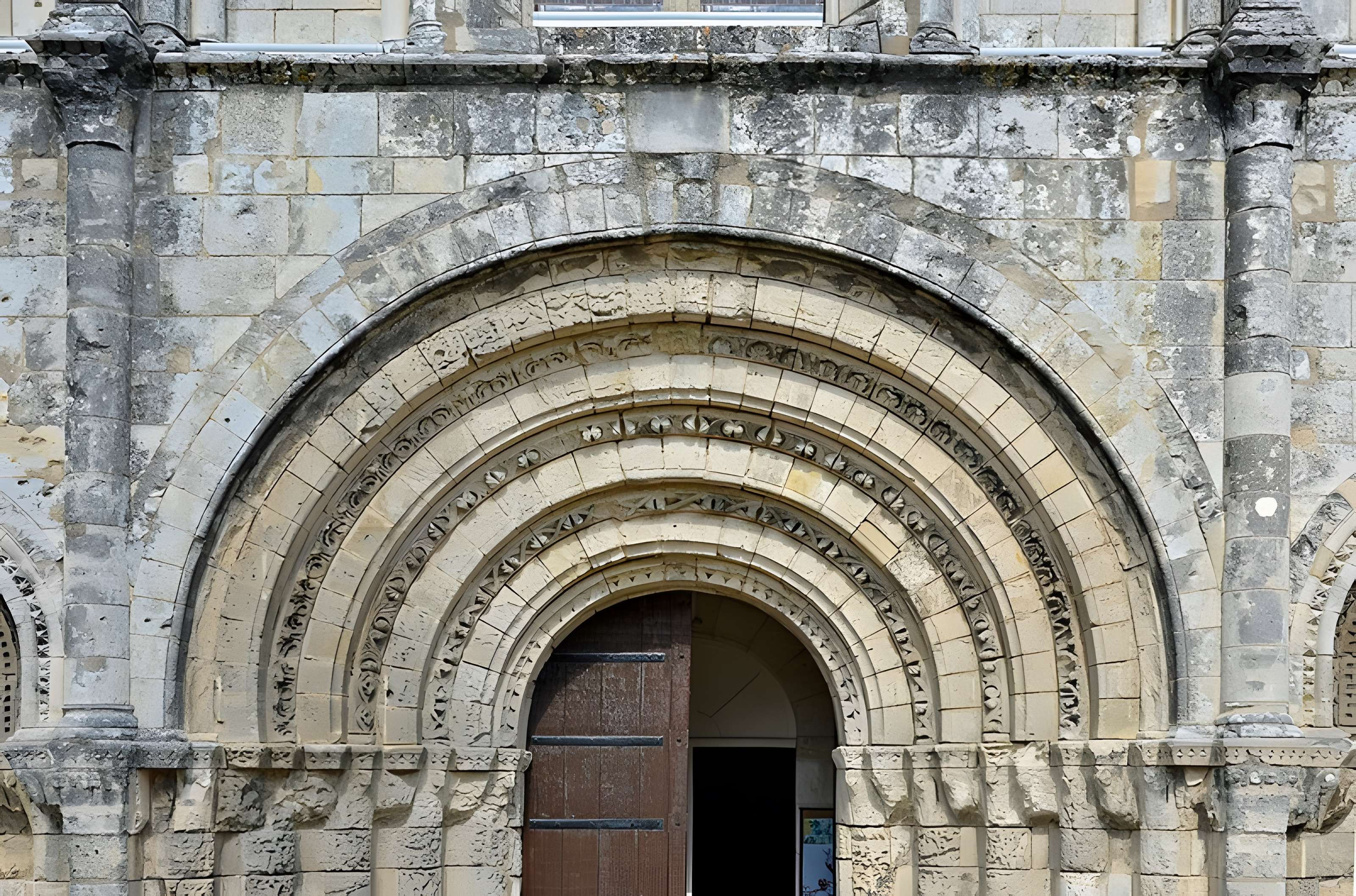 Église Saint-Vivien de Pons