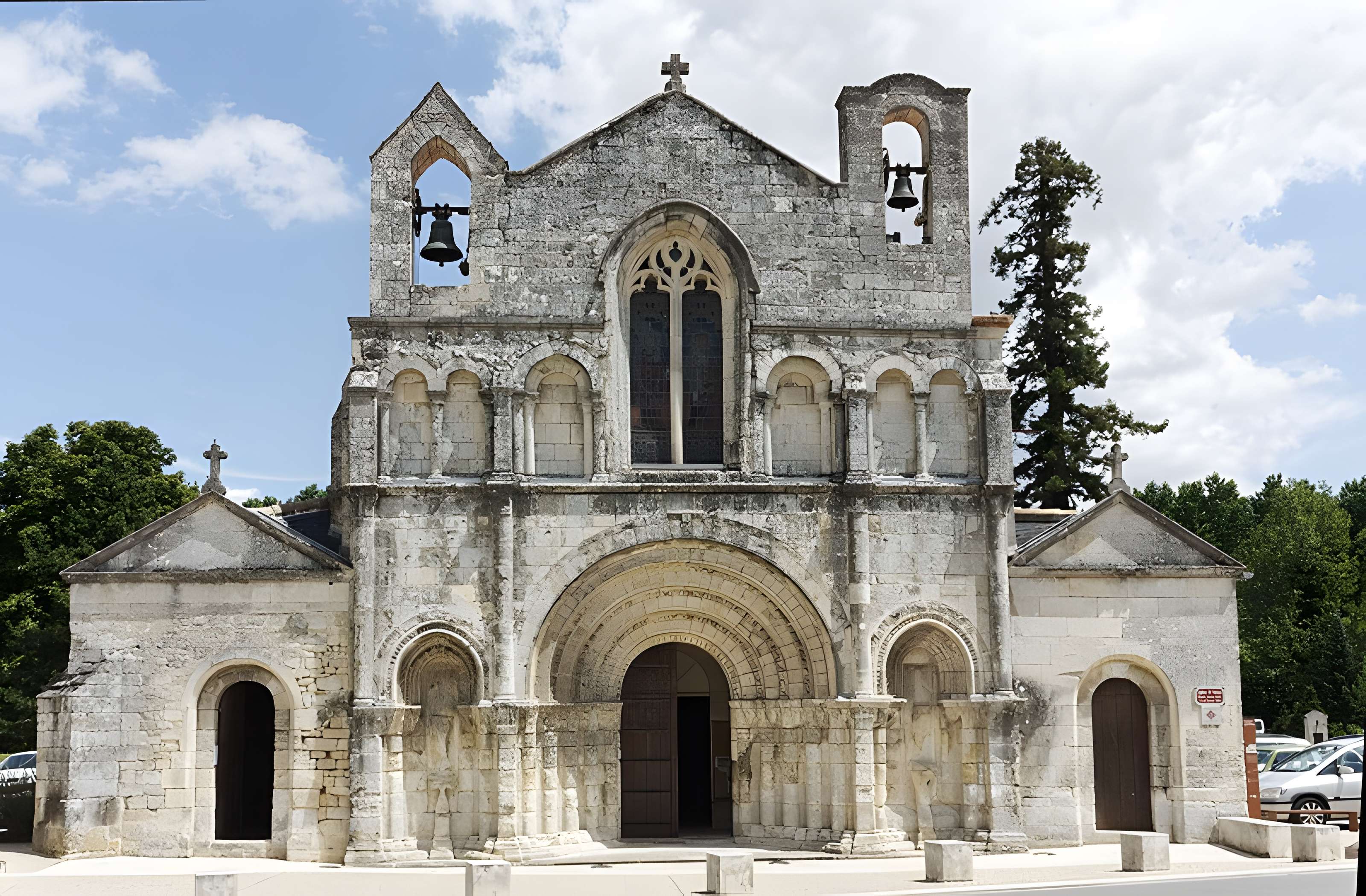 Église Saint-Vivien de Pons