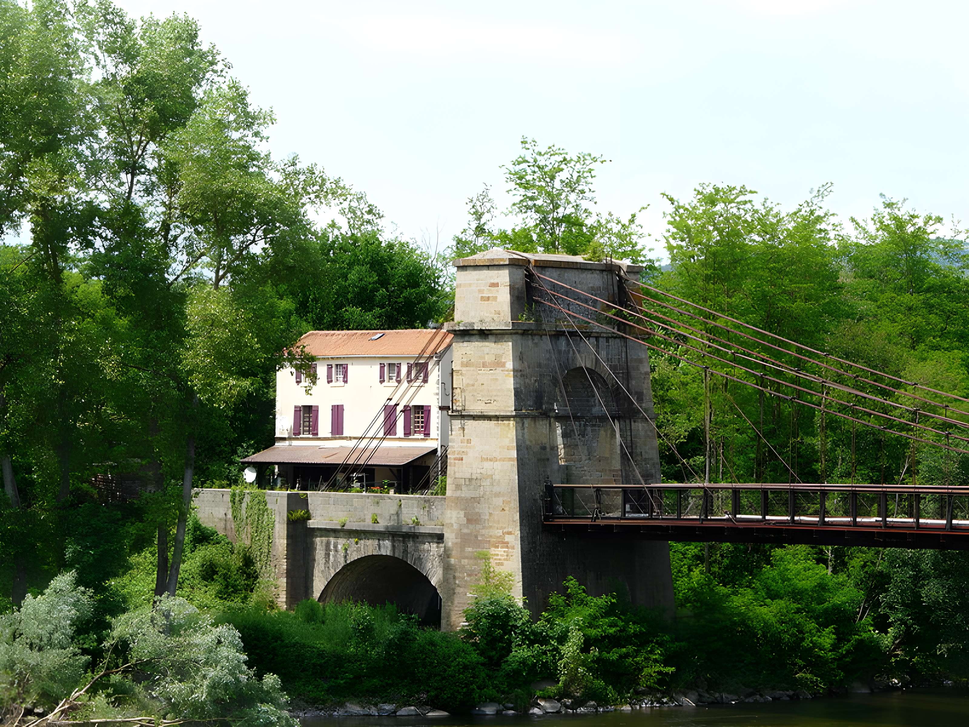 Pont suspendu sur l'Allier