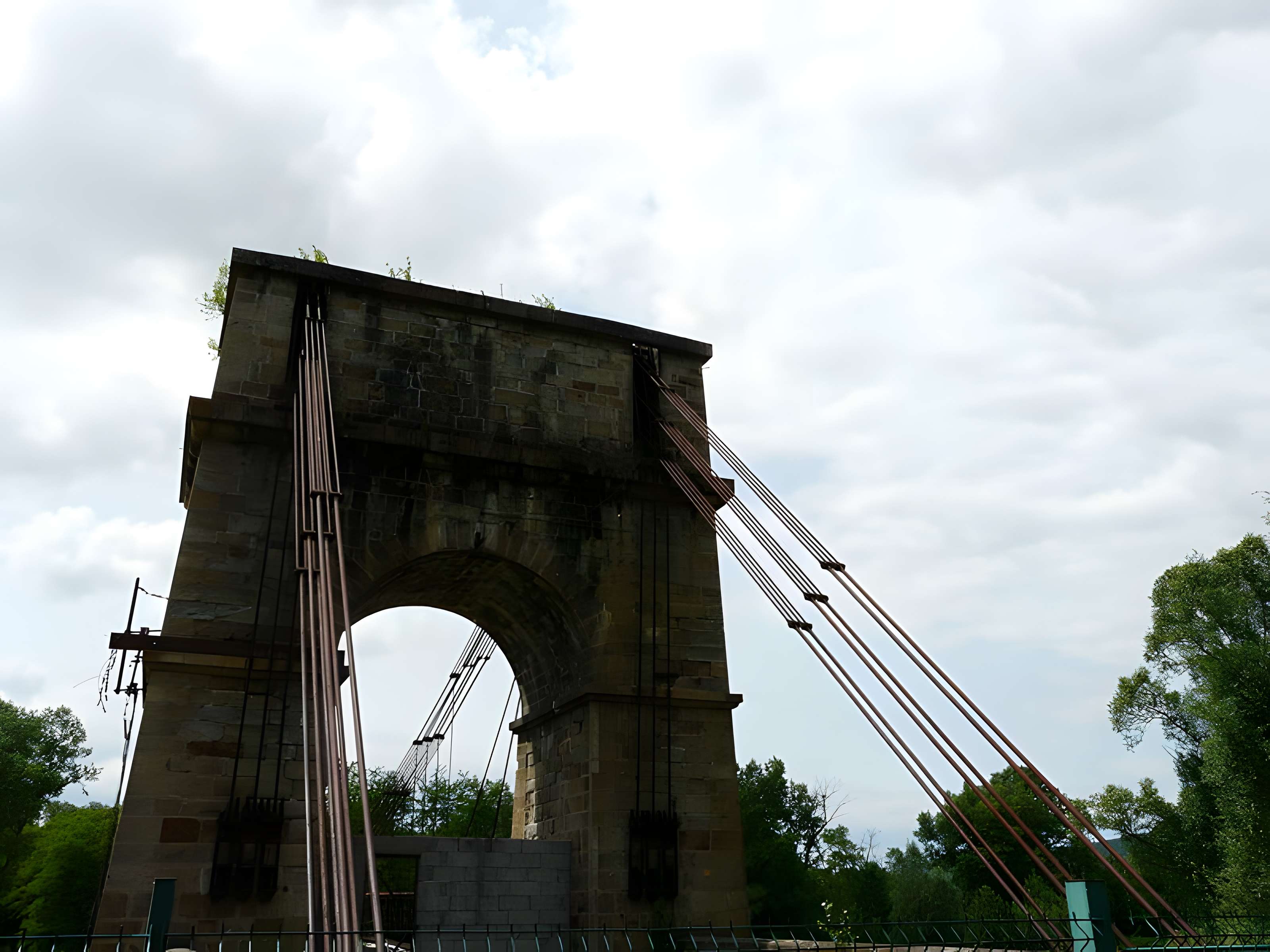 Pont suspendu sur l'Allier