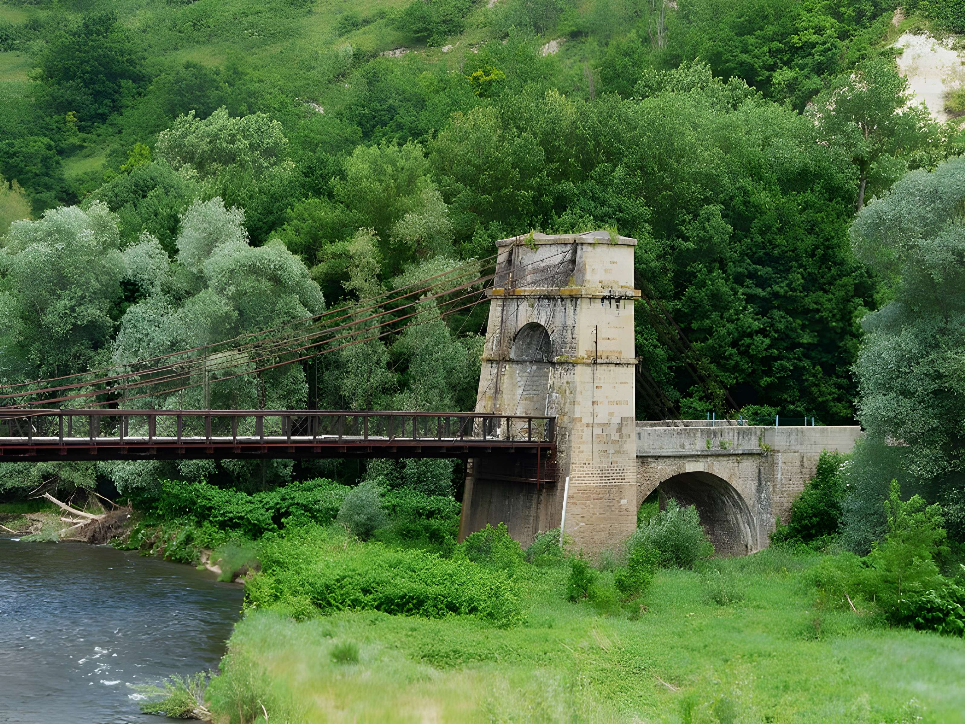 Pont suspendu sur l'Allier