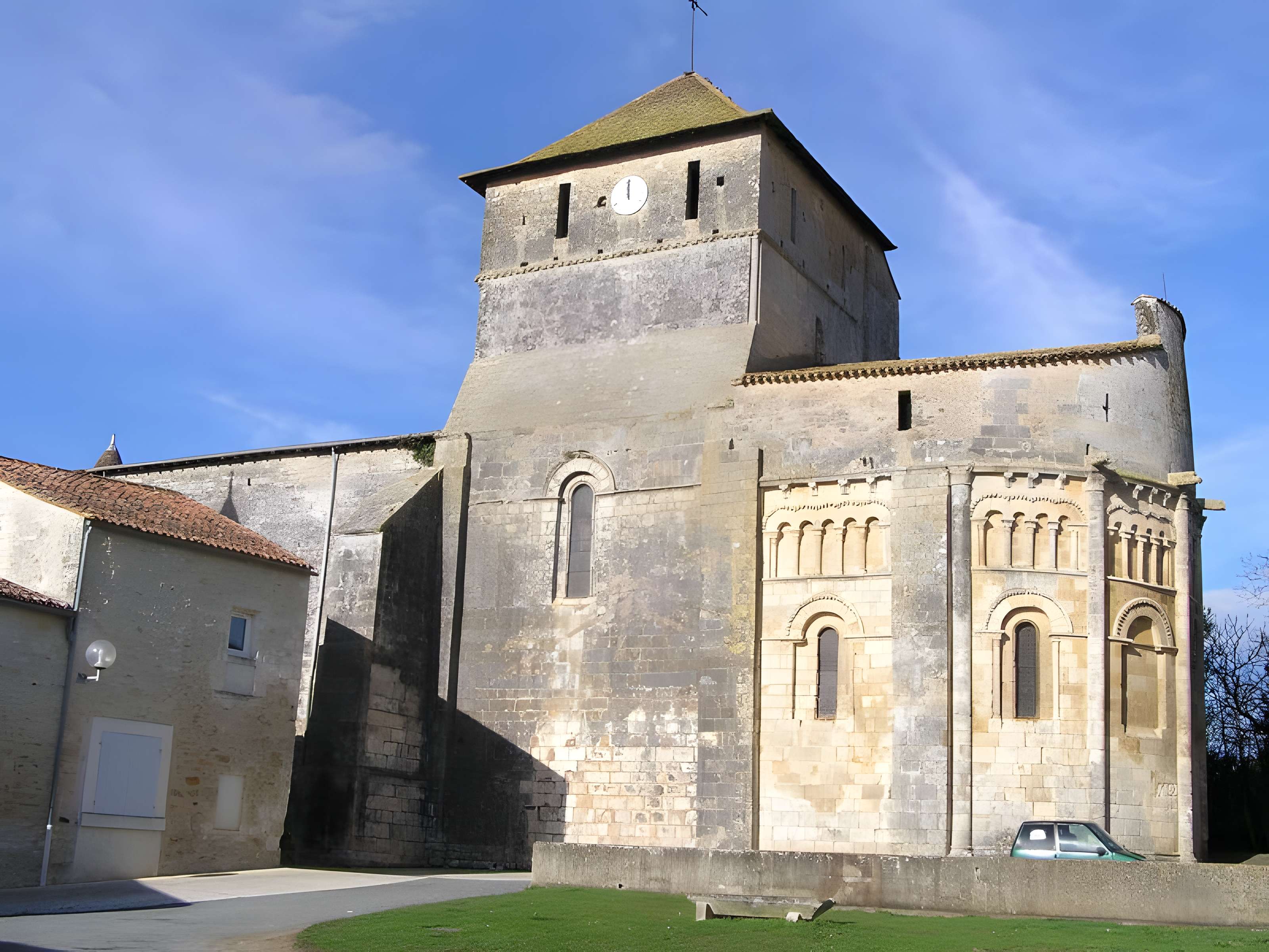 Église Saint-Vivien d'Écoyeux