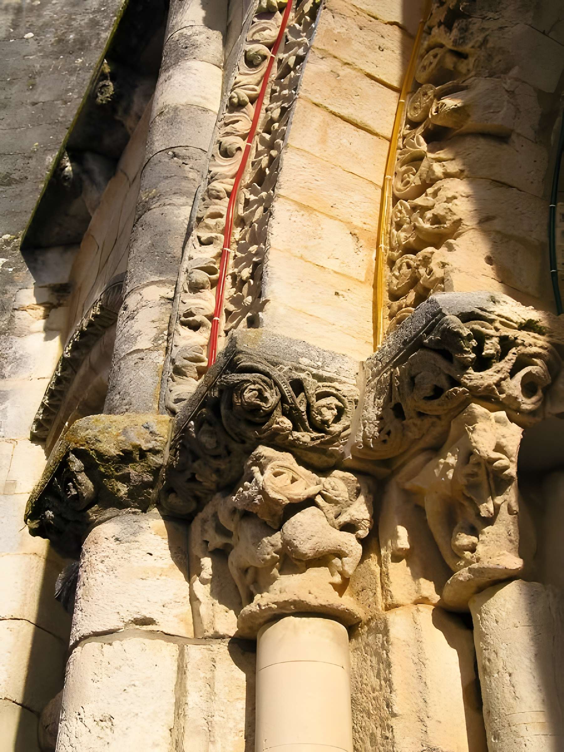 Église Saint-Vivien d'Écoyeux