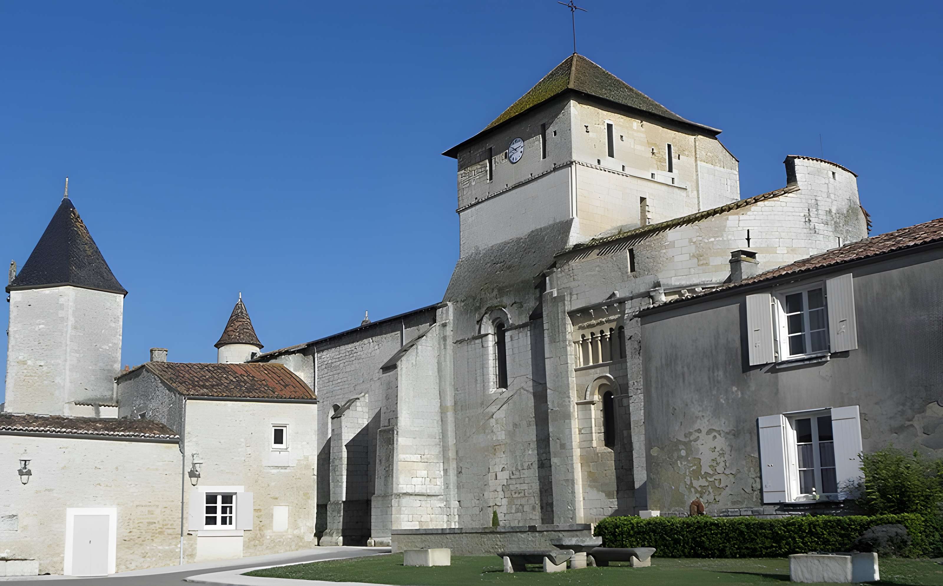 Église Saint-Vivien d'Écoyeux
