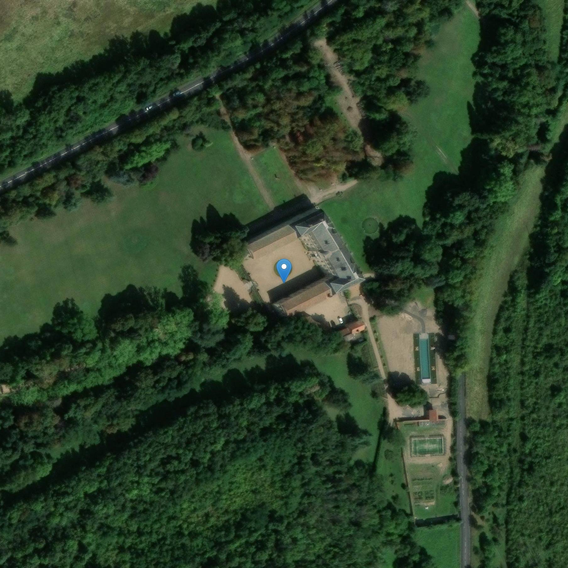 Photo de 拉沃尔教堂