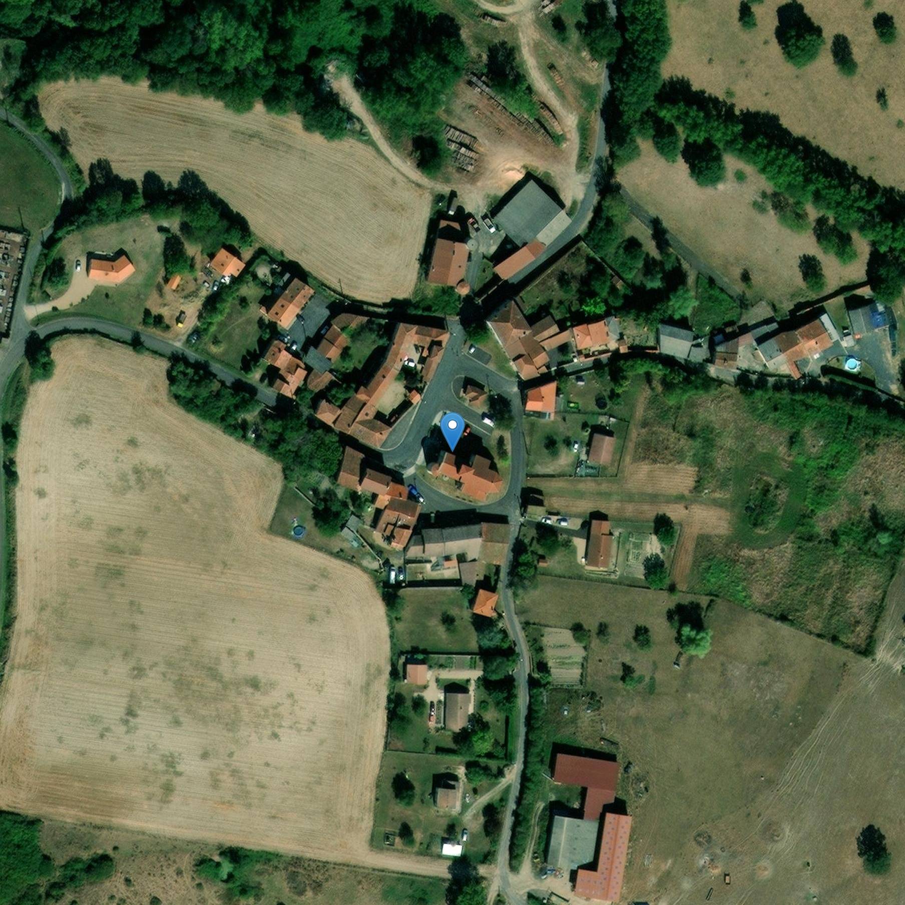 Photo de 位于科特斯河畔的十字架