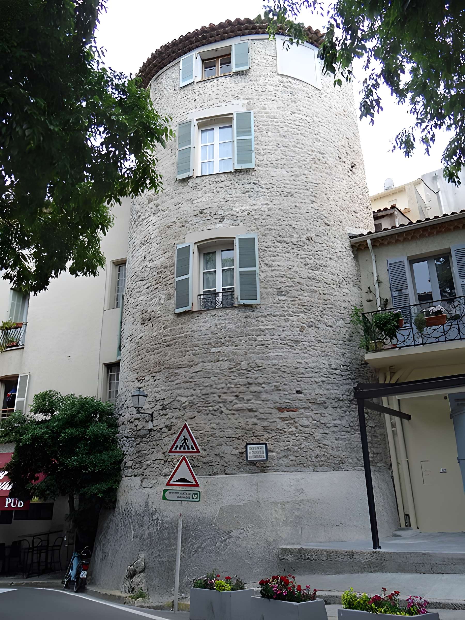 Enceinte gréco-romaine d'Antibes