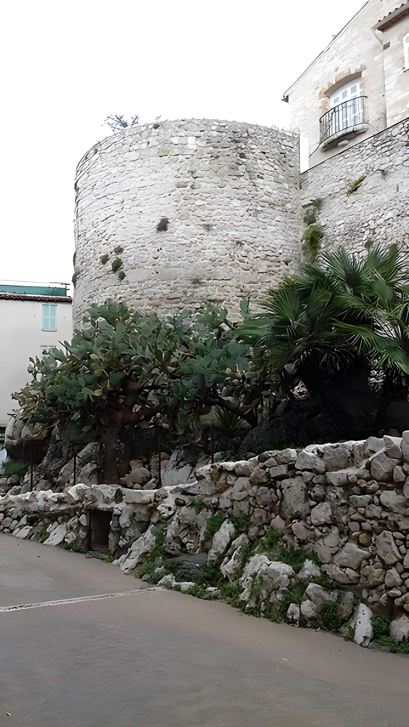 Enceinte gréco-romaine d'Antibes