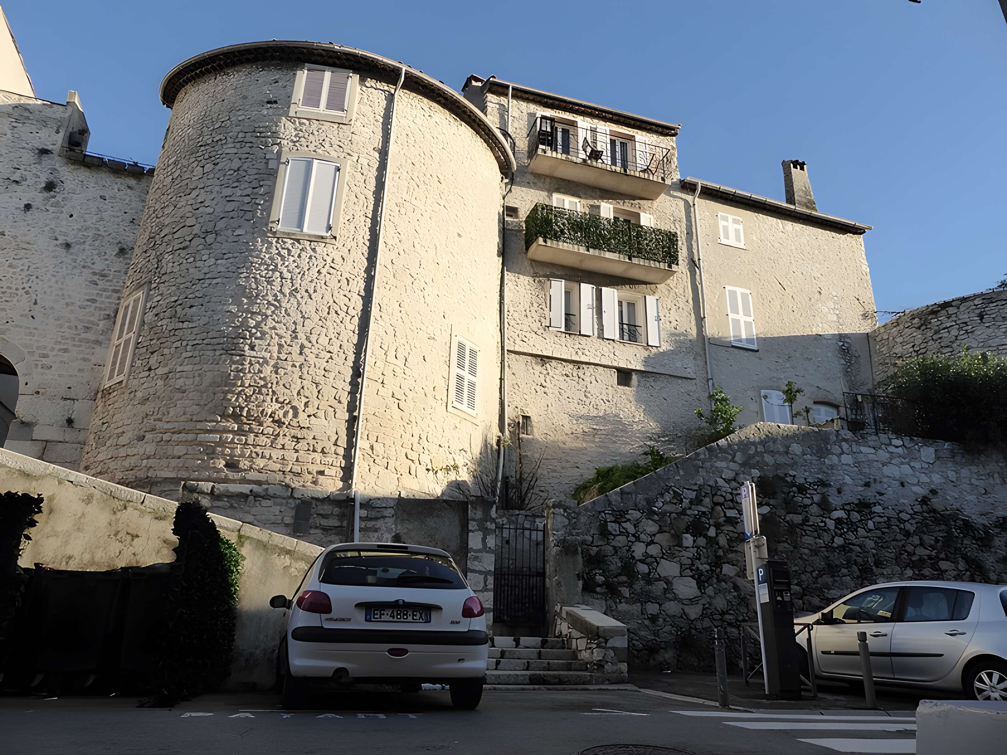 Enceinte gréco-romaine d'Antibes