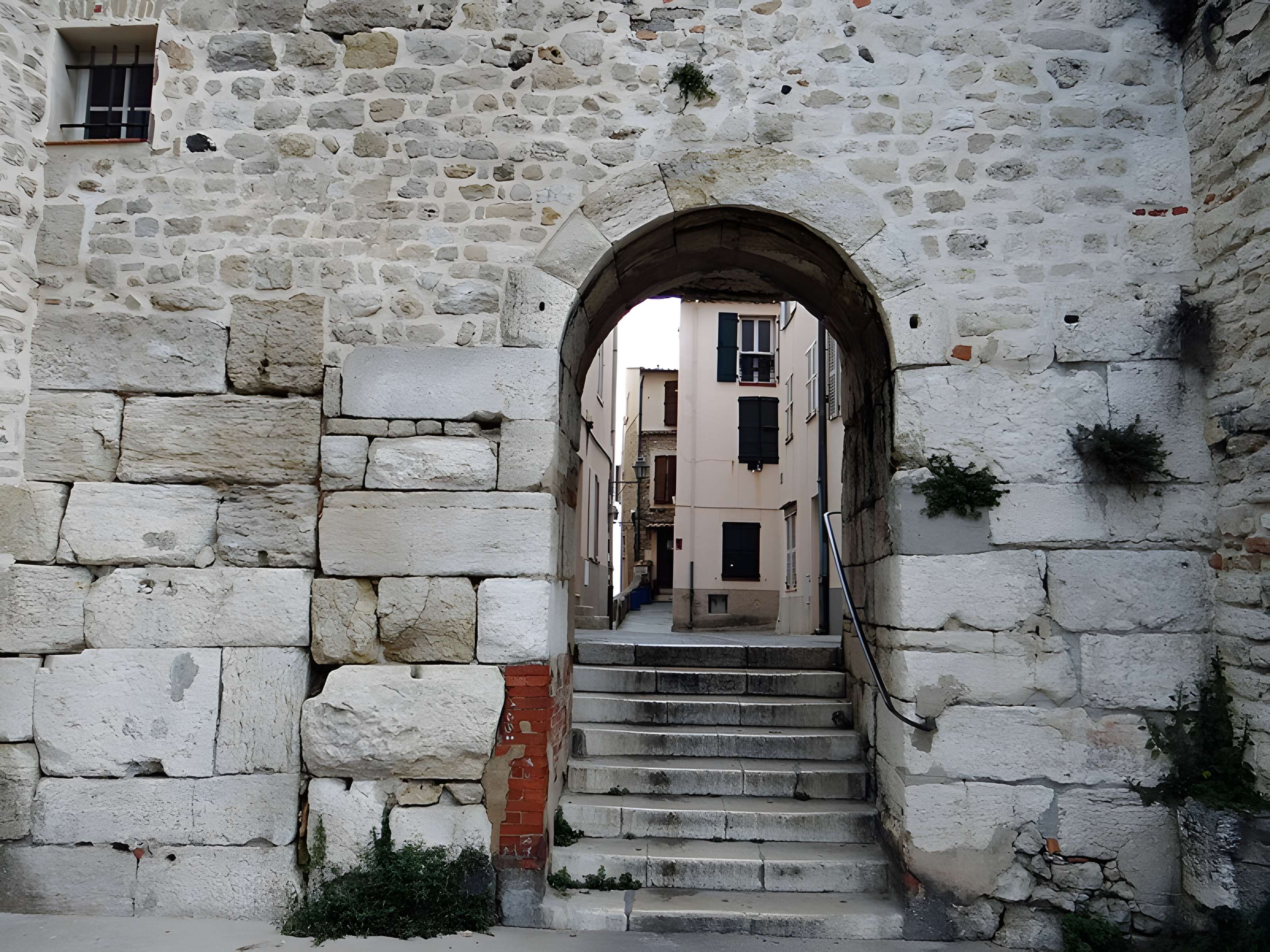 Enceinte gréco-romaine d'Antibes