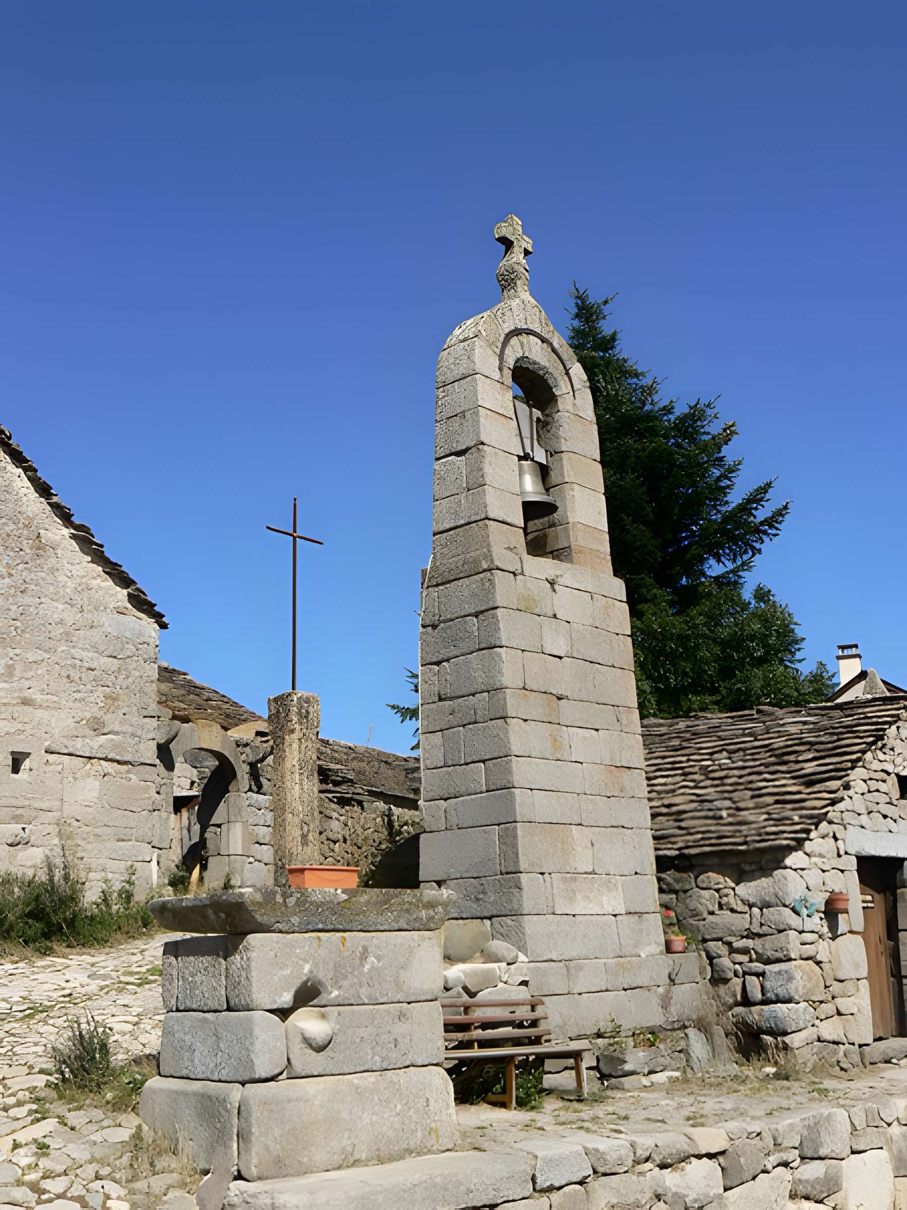 Ensemble patrimonial de Saint-Étienne-du-Valdonnez