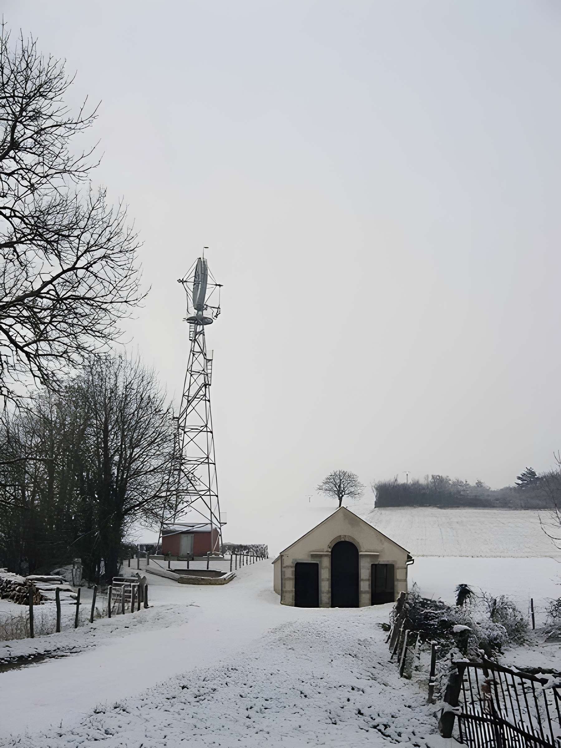Éolienne et lavoir de Vignol 