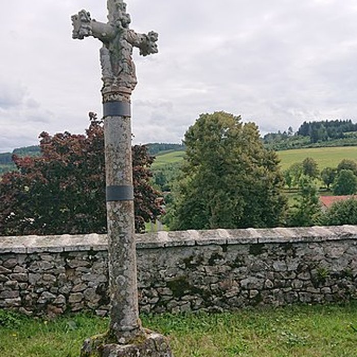Photo de Petite croix en pierre du commencement du XVIe siècle