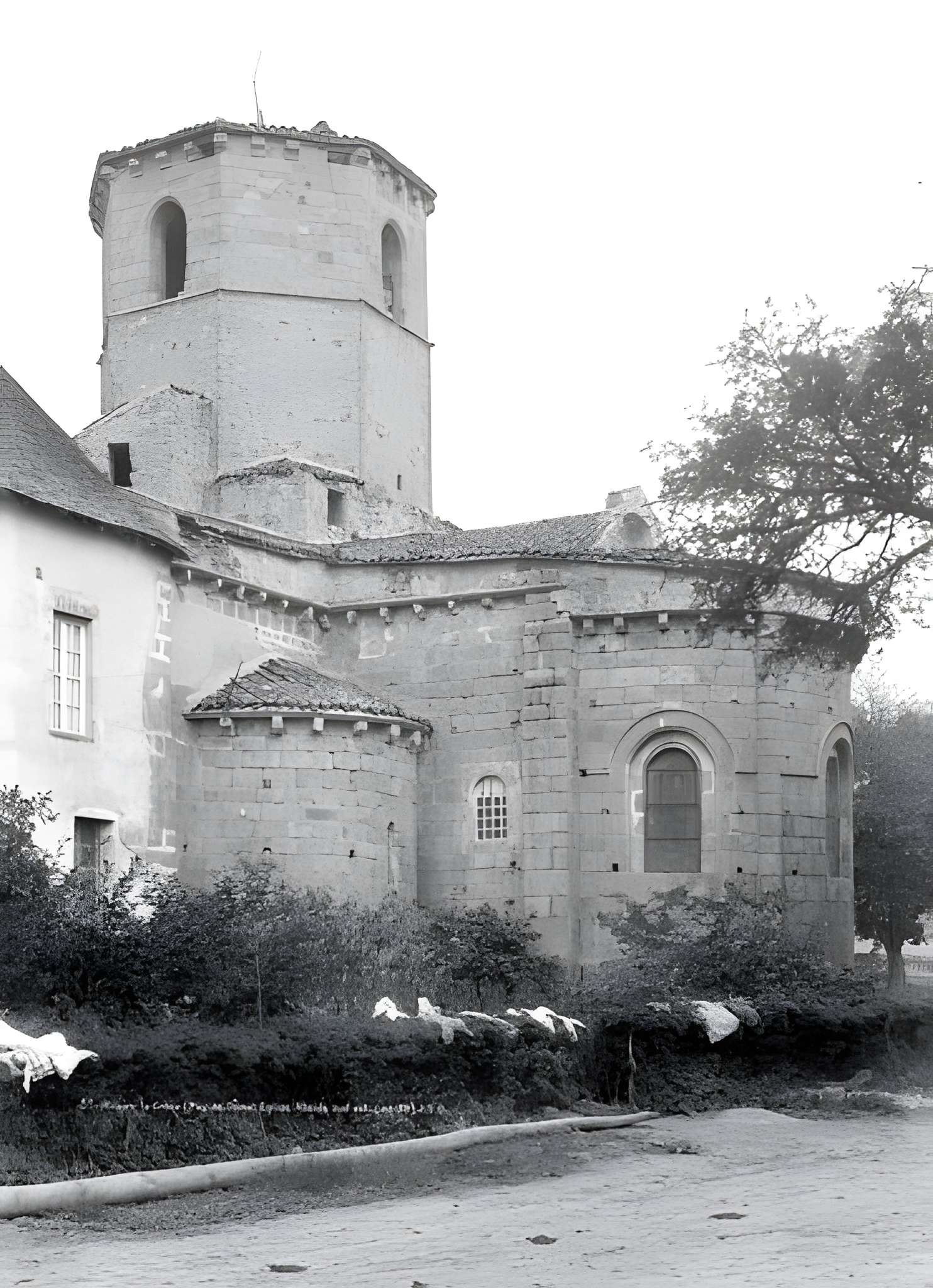 Eglise Saint-Hilaire et ancien monastère