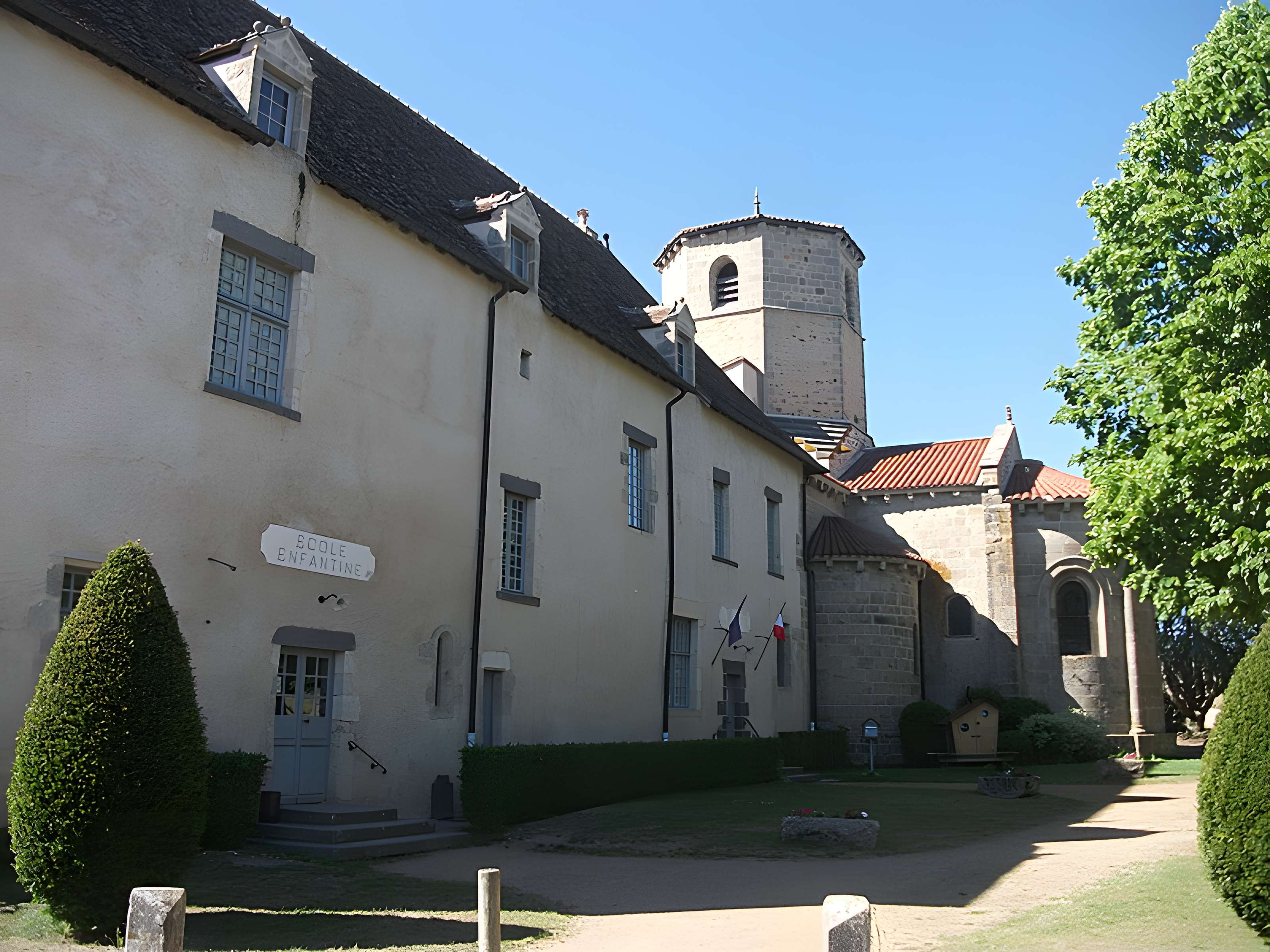 Eglise Saint-Hilaire et ancien monastère