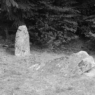 Deux mégalithes