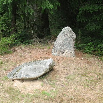 Deux mégalithes