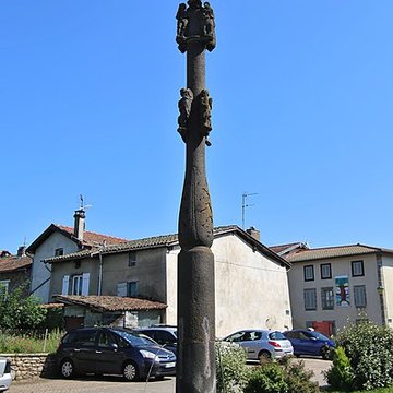 Croix en pierre du XVIe siècle