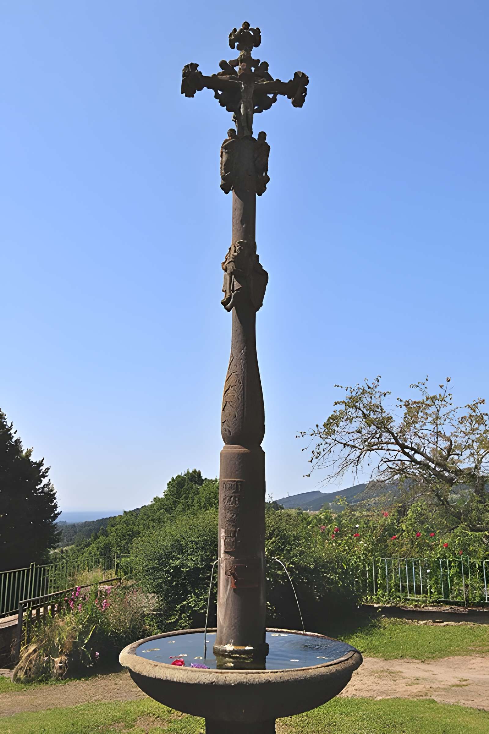 Croix en pierre du XVIe siècle