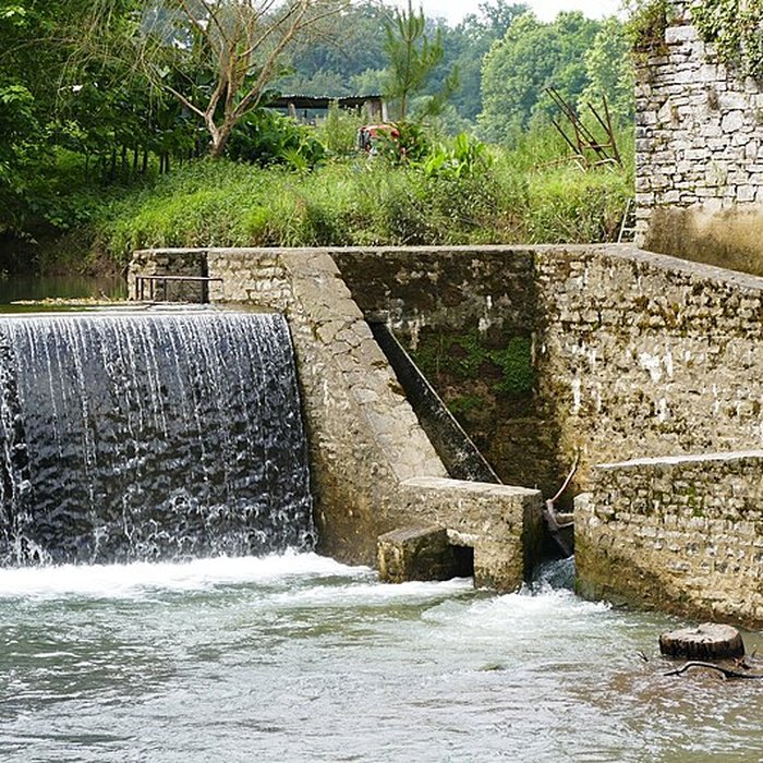 Photo de Pont ancien et Moulin de Heugas situés sur le Lihoury