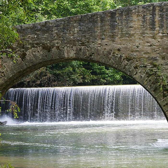 Photo de Pont ancien et Moulin de Heugas situés sur le Lihoury