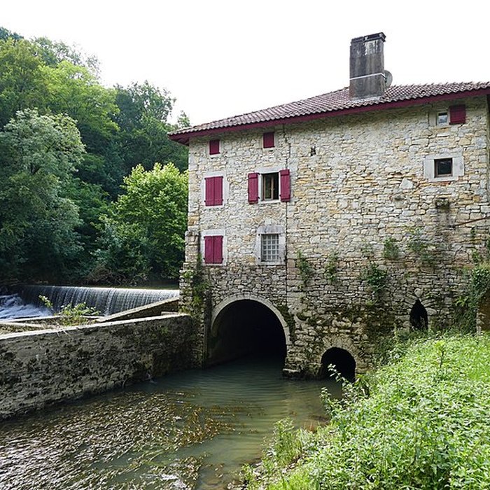 Photo de Pont ancien et Moulin de Heugas situés sur le Lihoury