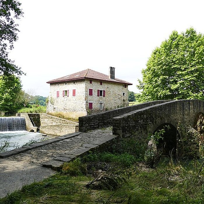 Photo de Pont ancien et Moulin de Heugas situés sur le Lihoury