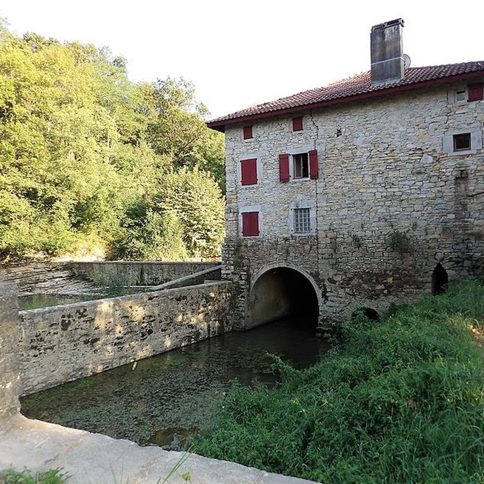 Photo de Pont ancien et Moulin de Heugas situés sur le Lihoury