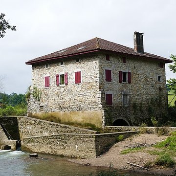 Pont ancien et Moulin de Heugas situés sur le Lihoury