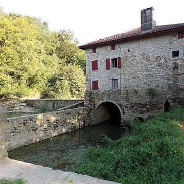 Pont ancien et Moulin de Heugas situés sur le Lihoury