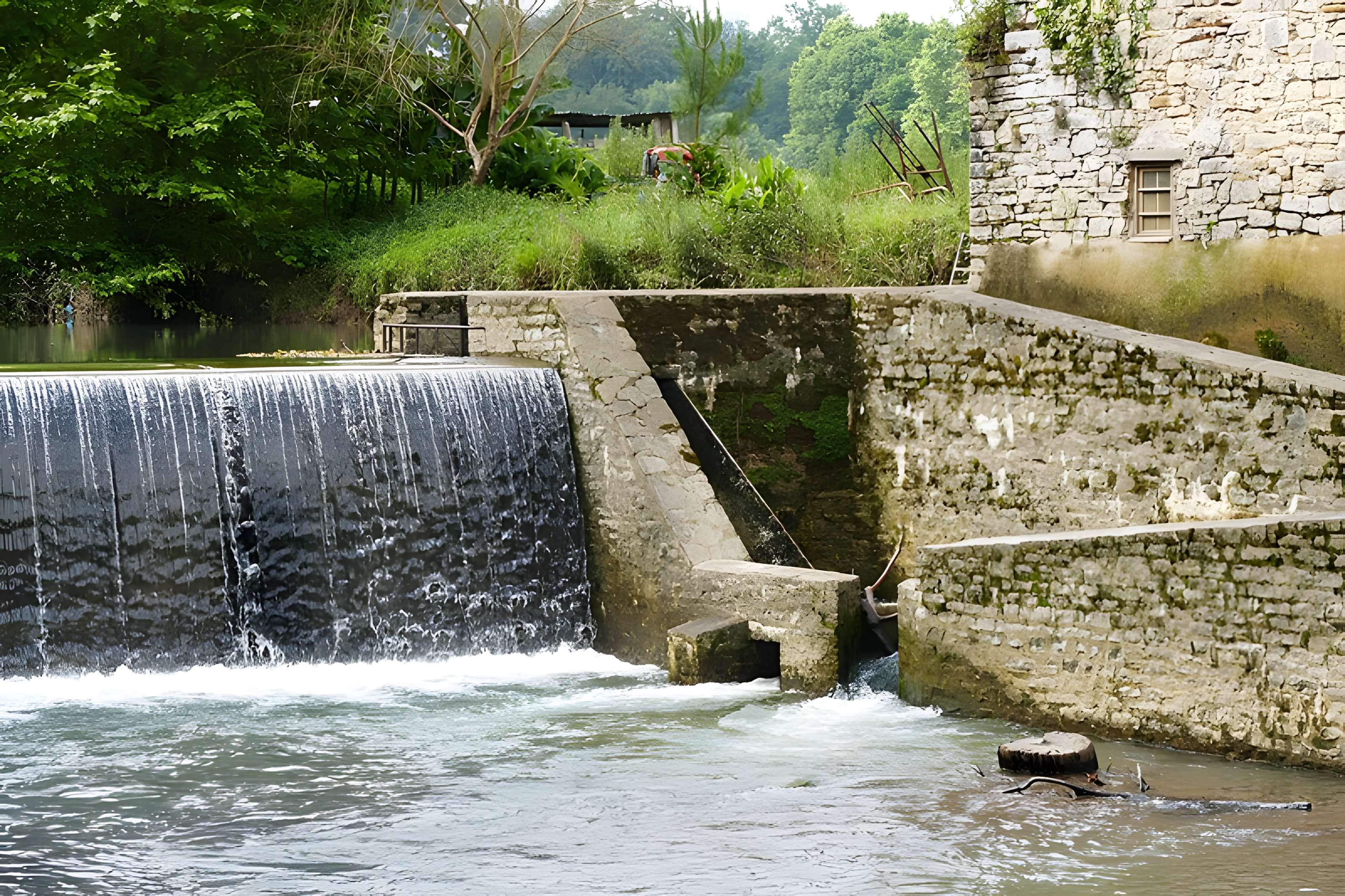 Pont ancien et Moulin de Heugas situés sur le Lihoury