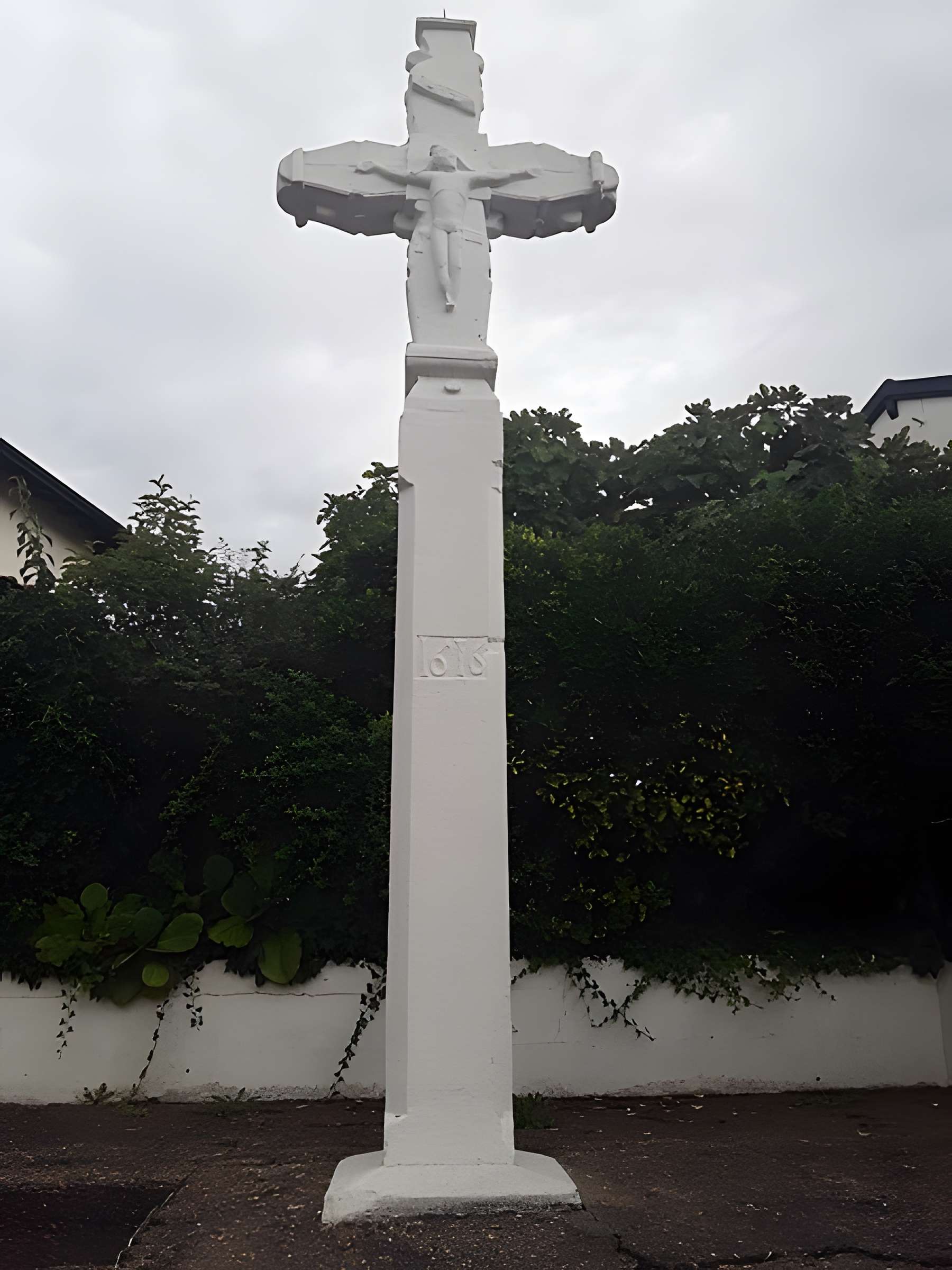 Croix du XVIIe siècle dite Croix blanche