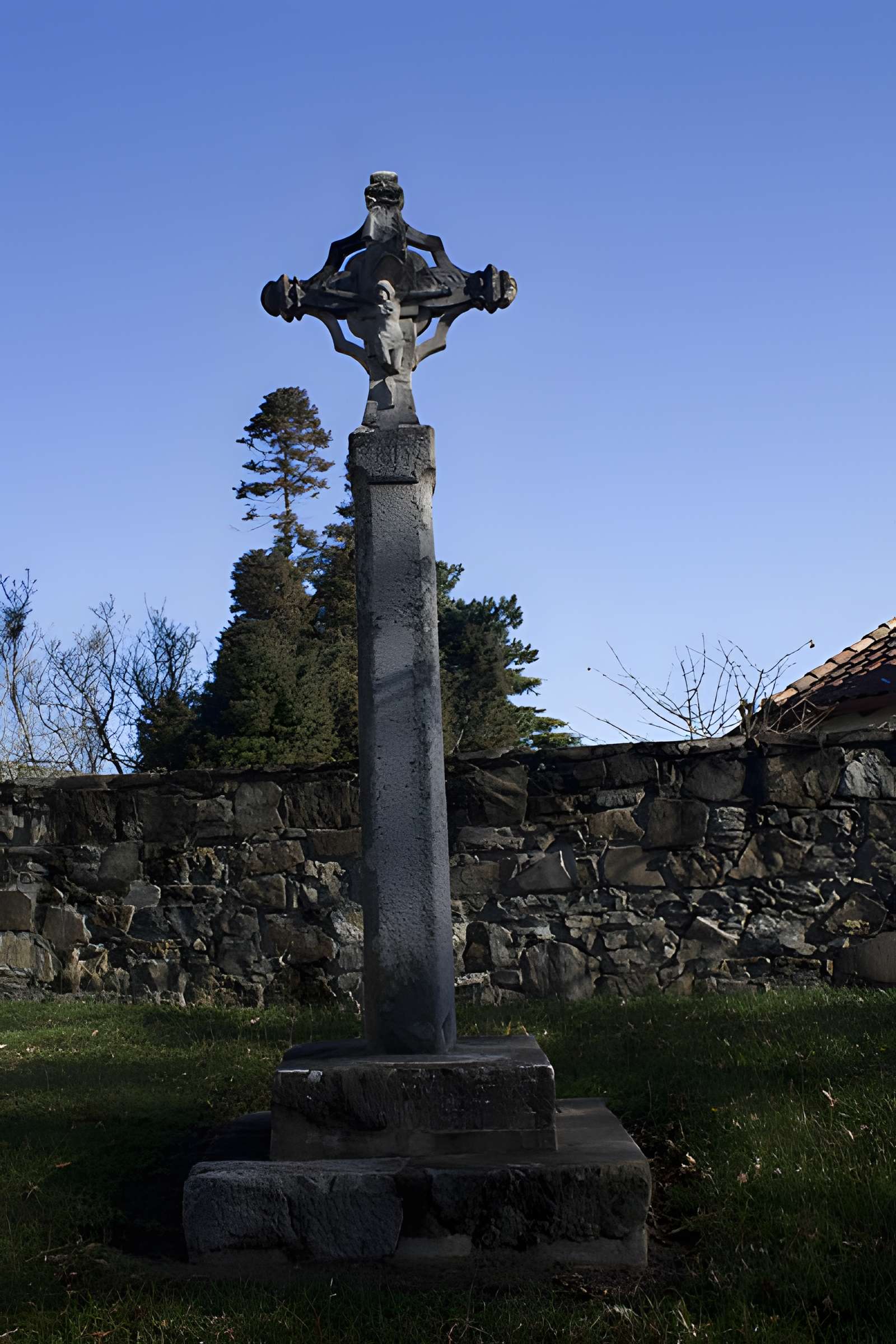 Croix sculptée