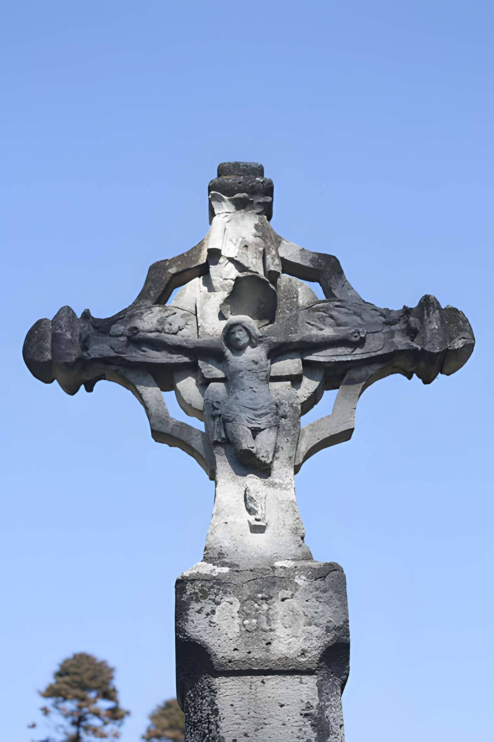 Croix sculptée
