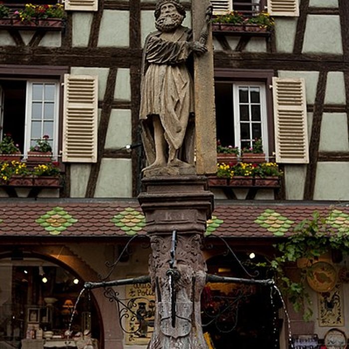Photo de Fontaine Constantin, située devant léglise