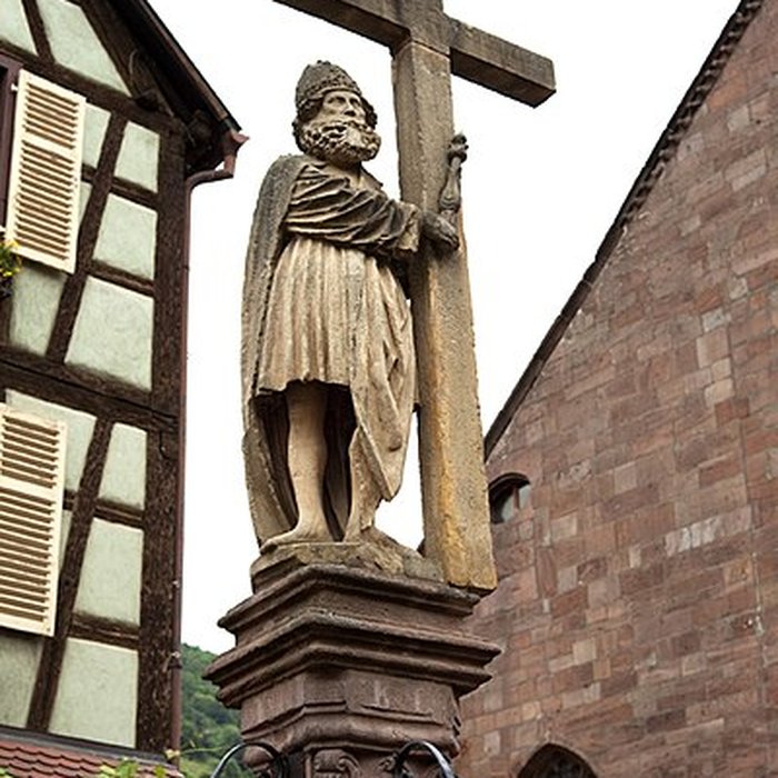 Photo de Fontaine Constantin, située devant léglise