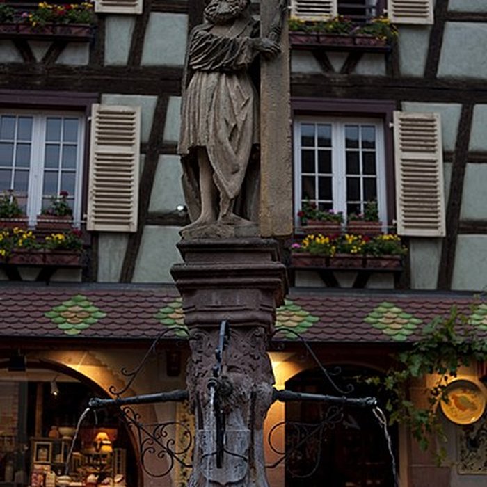 Photo de Fontaine Constantin, située devant léglise
