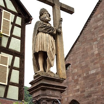 Fontaine Constantin, située devant léglise