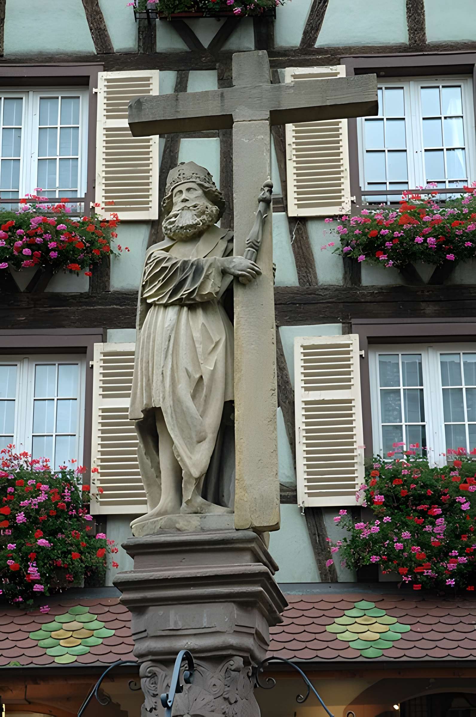Fontaine Constantin, située devant l'église