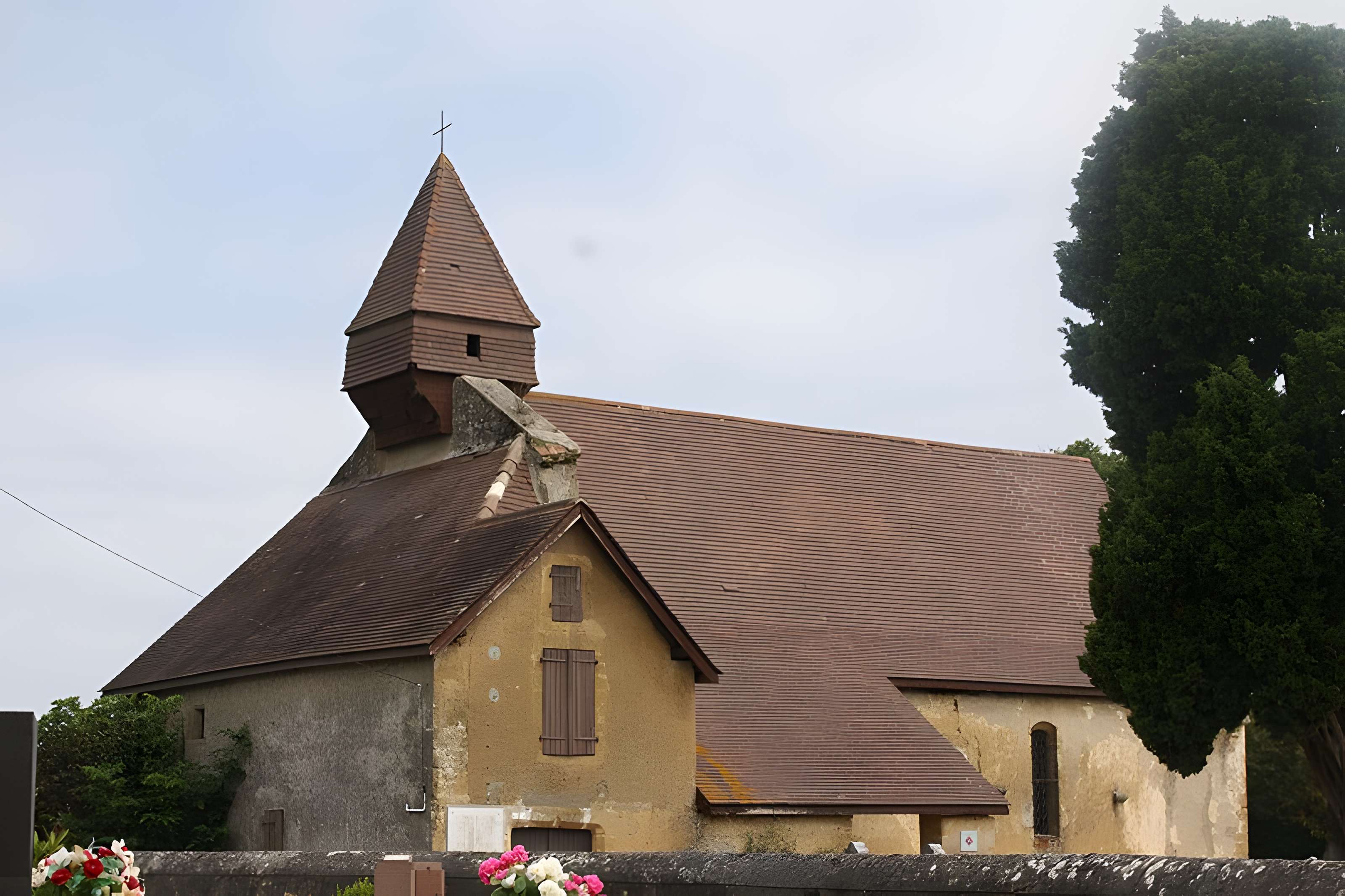 Eglise Saint-Martin et portail du cimetière