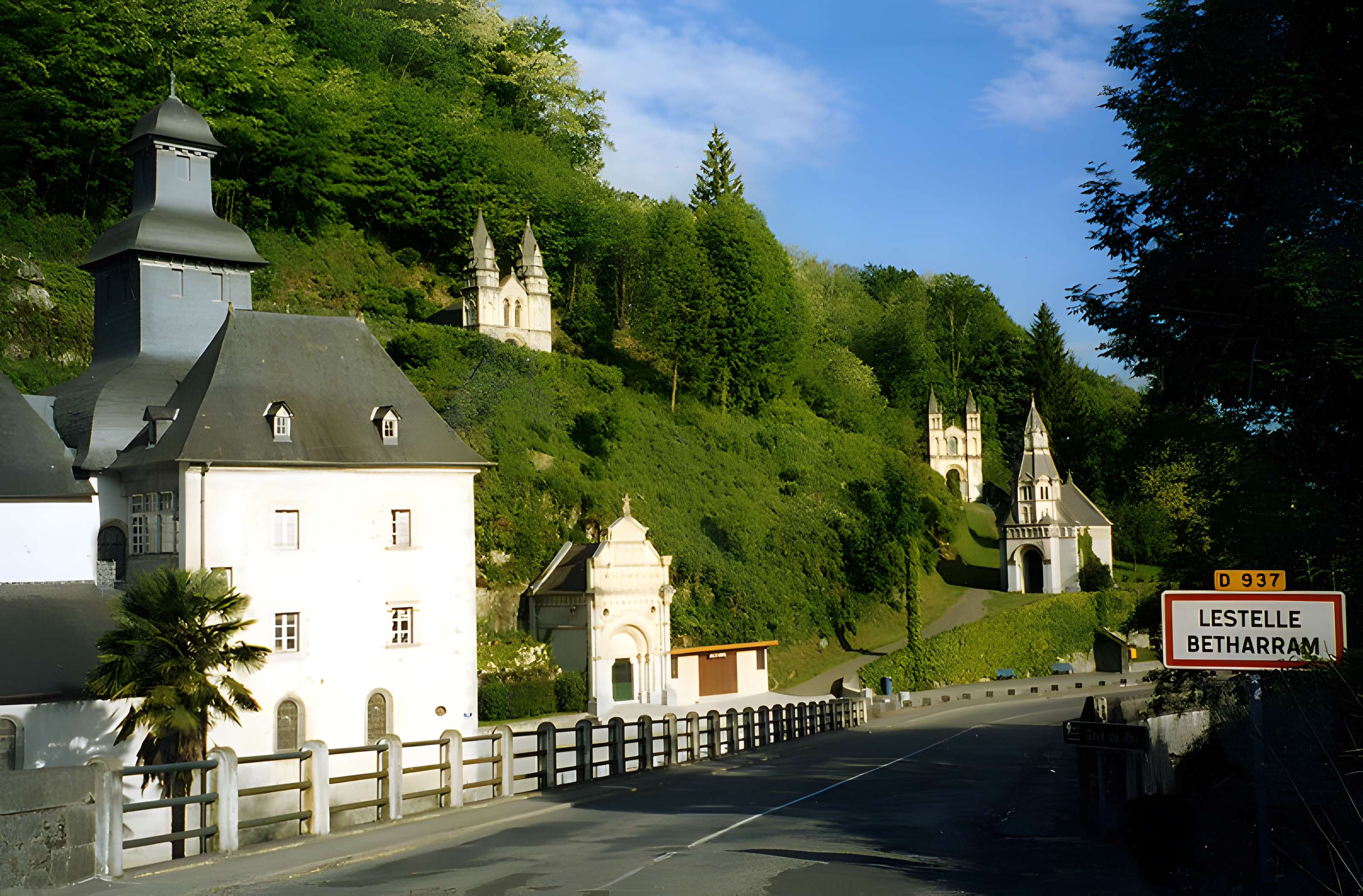 Calvaire et chemin de croix extérieur