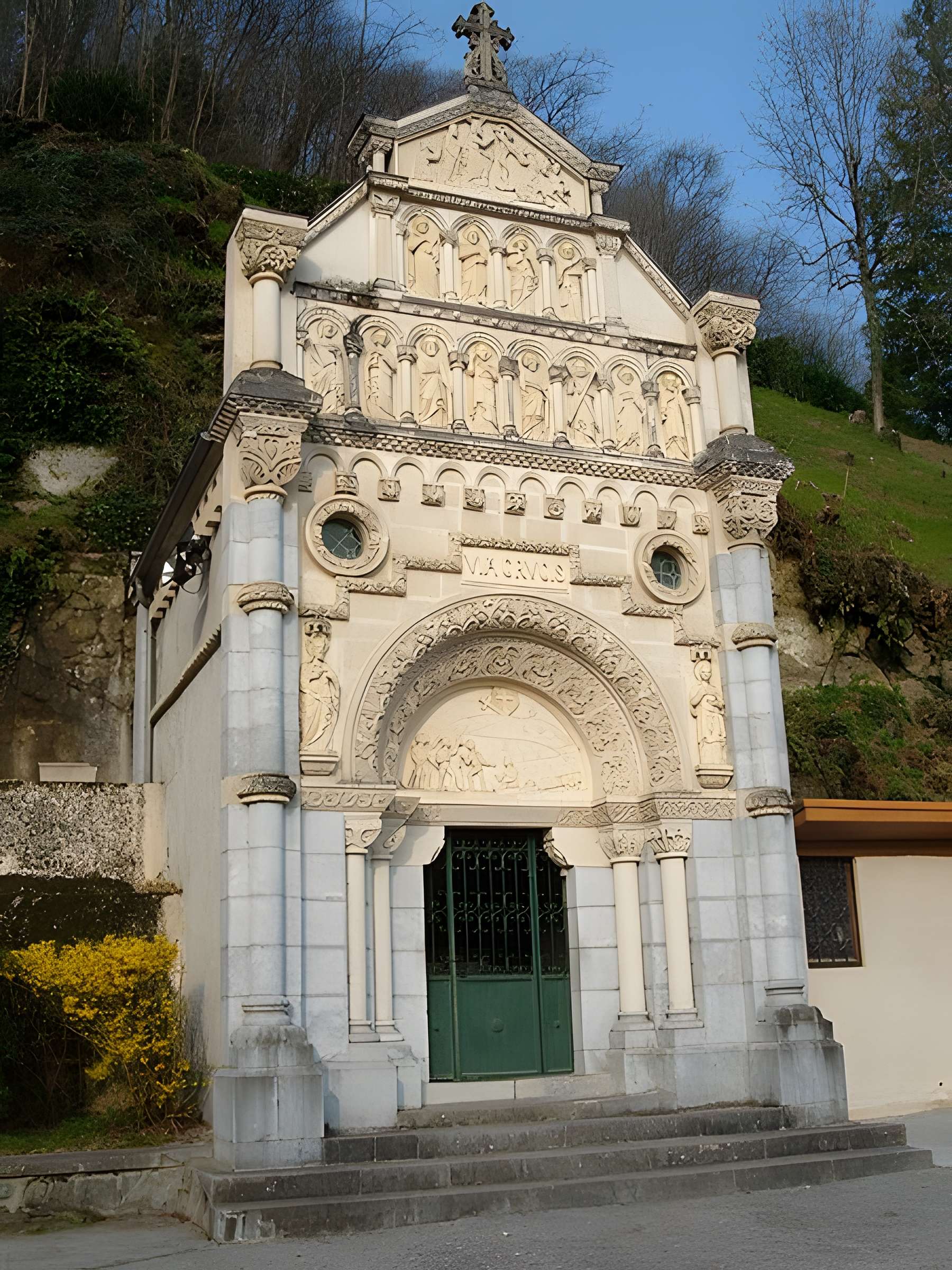 Calvaire et chemin de croix extérieur