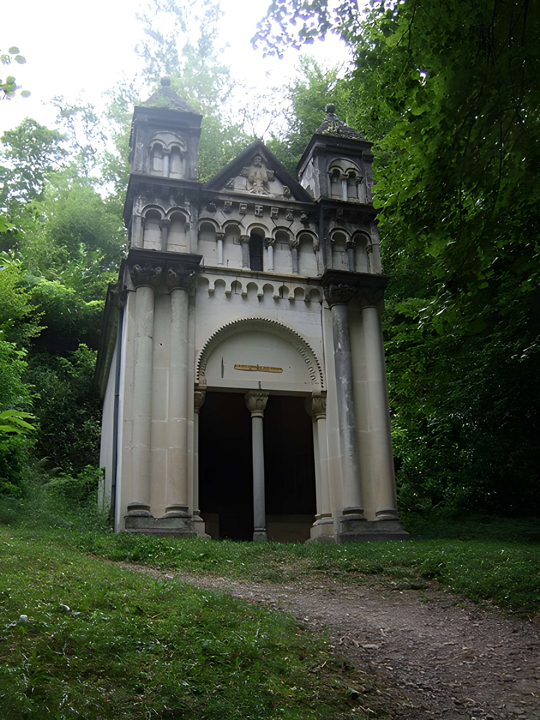 Calvaire et chemin de croix extérieur