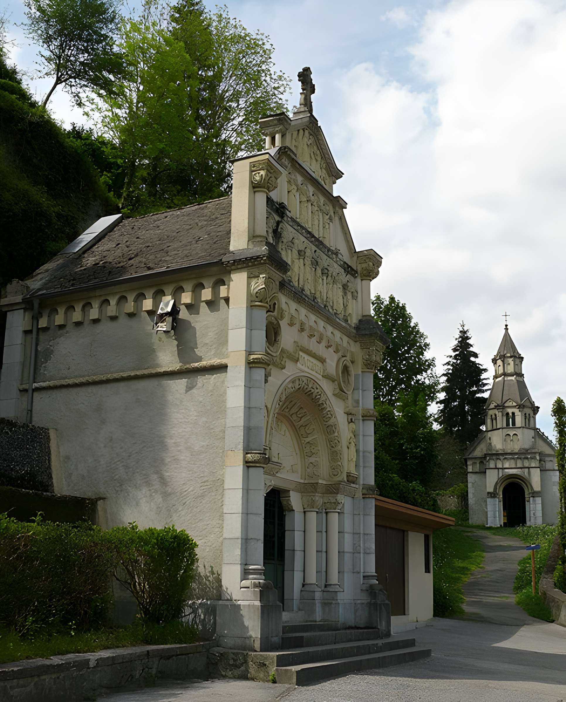 Calvaire et chemin de croix extérieur
